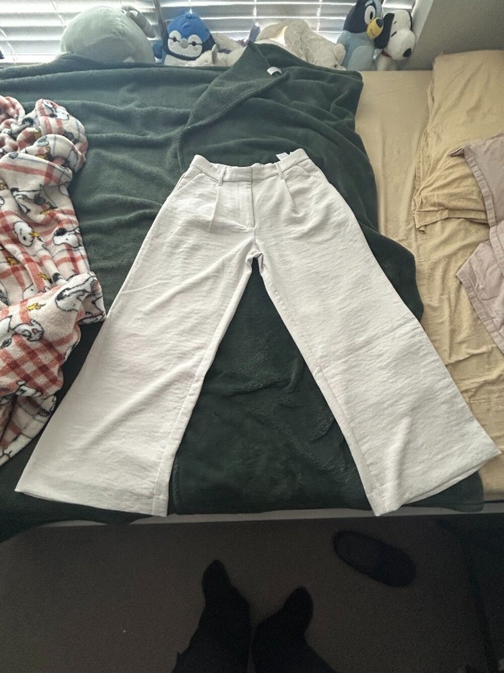 Abercrombie & Fitch  Sloane Tailored Wide Leg Pant   .  28’ US size 6